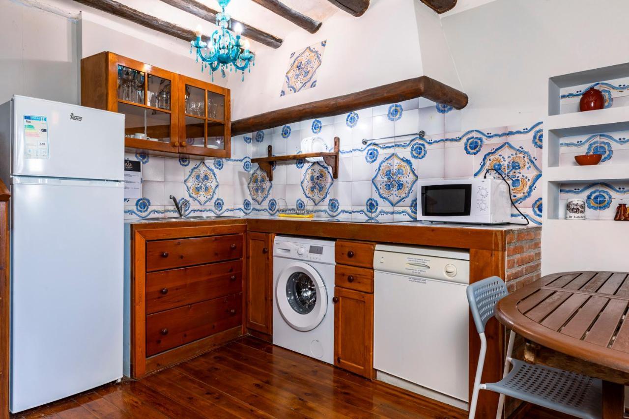 Apartamentos Vino Tinto Y Restaurante Tomate Rosa Adahuesca Екстер'єр фото