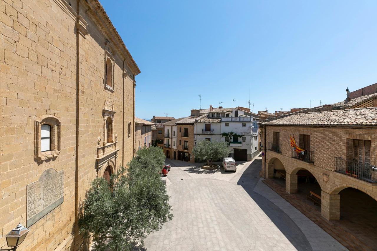 Apartamentos Vino Tinto Y Restaurante Tomate Rosa Adahuesca Екстер'єр фото