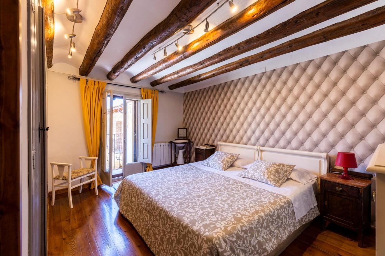 Apartamentos Vino Tinto Y Restaurante Tomate Rosa Adahuesca Екстер'єр фото