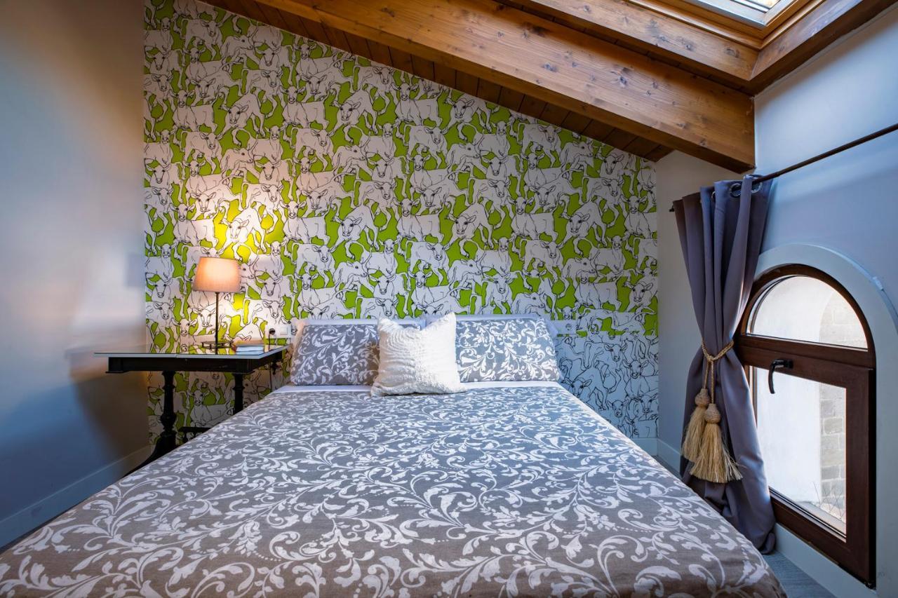 Apartamentos Vino Tinto Y Restaurante Tomate Rosa Adahuesca Екстер'єр фото